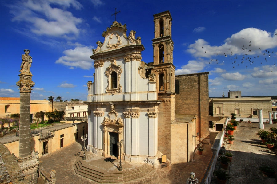 la chiesa madre nel centro storico di presicce nel salento